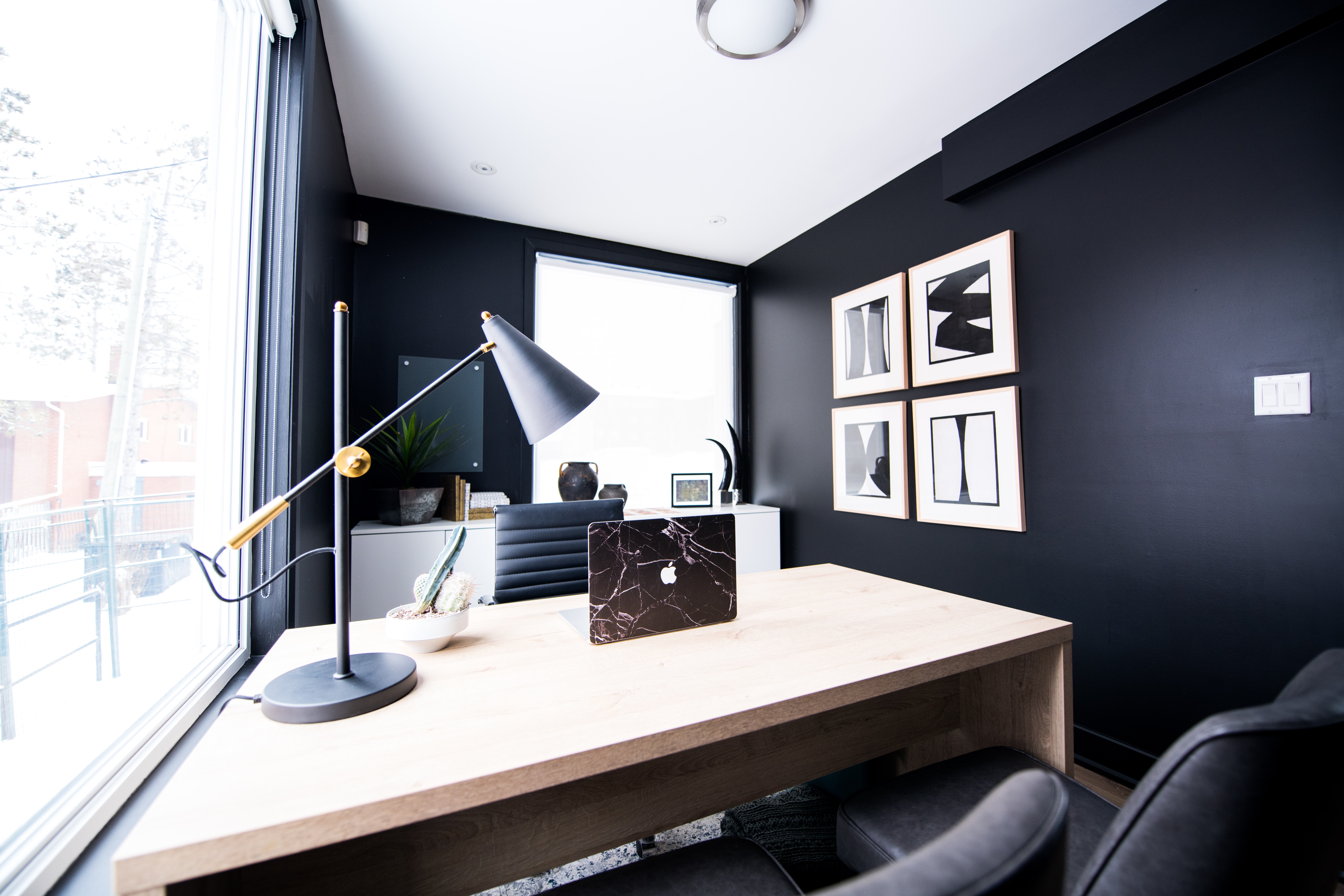 小規模な空間を活用 狭いオフィスのレイアウト 内装デザイン