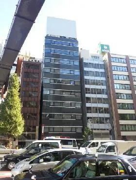 GINZA ONE BUILDING(旧ホーメスト木箱銀座)ビルのエントランス