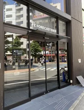 FORECAST西新宿のエントランス
