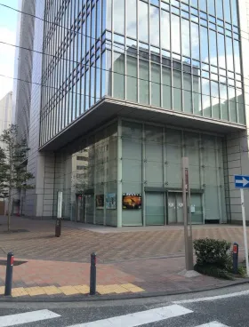 横浜メディア・ビジネスセンターのエントランス