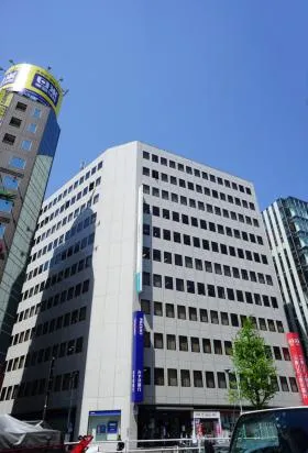 日本生命新宿西口ビルの外観