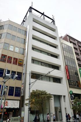 クロスオフィス新宿ビルの外観写真