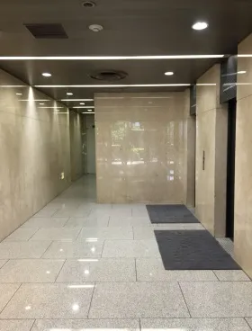 西新宿松屋ビルの内装